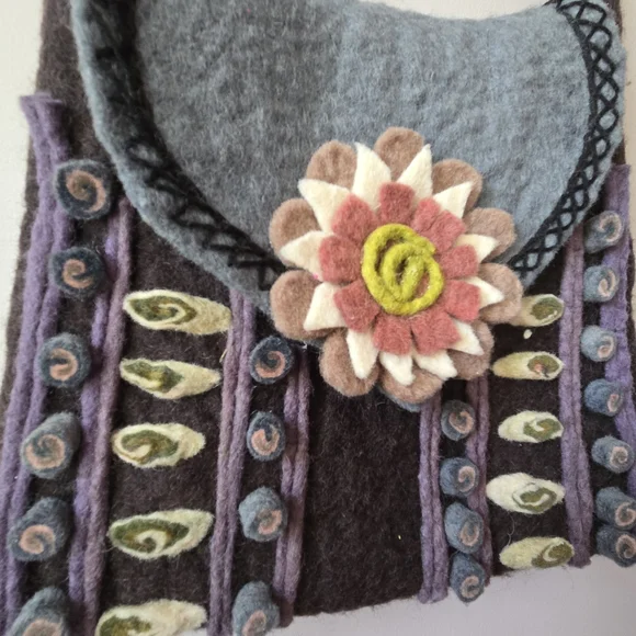 Rising Tide Handmade Nepal 100% Felted Wool Floral Boho Crossbody - Picture 3 of 13